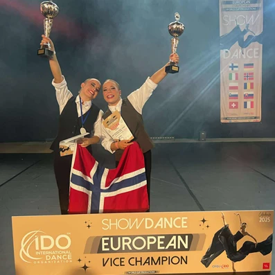 2025%20EM%20SHOW%20S%C3%98LV%20DOBBEL%20SENIOR%20Maria%20og%20Isabel%20Lunde