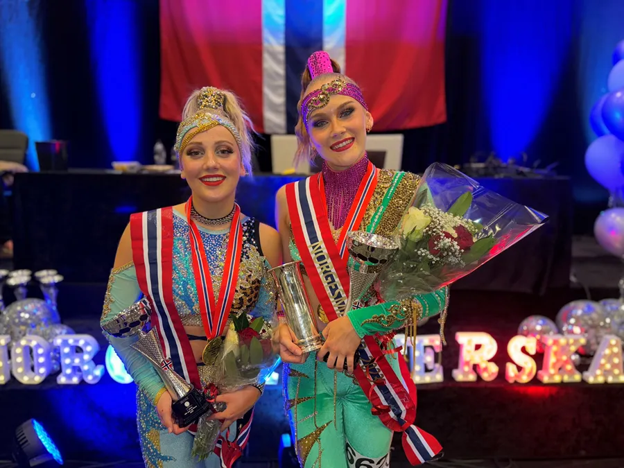 Maren%20og%20Mina%20liggende