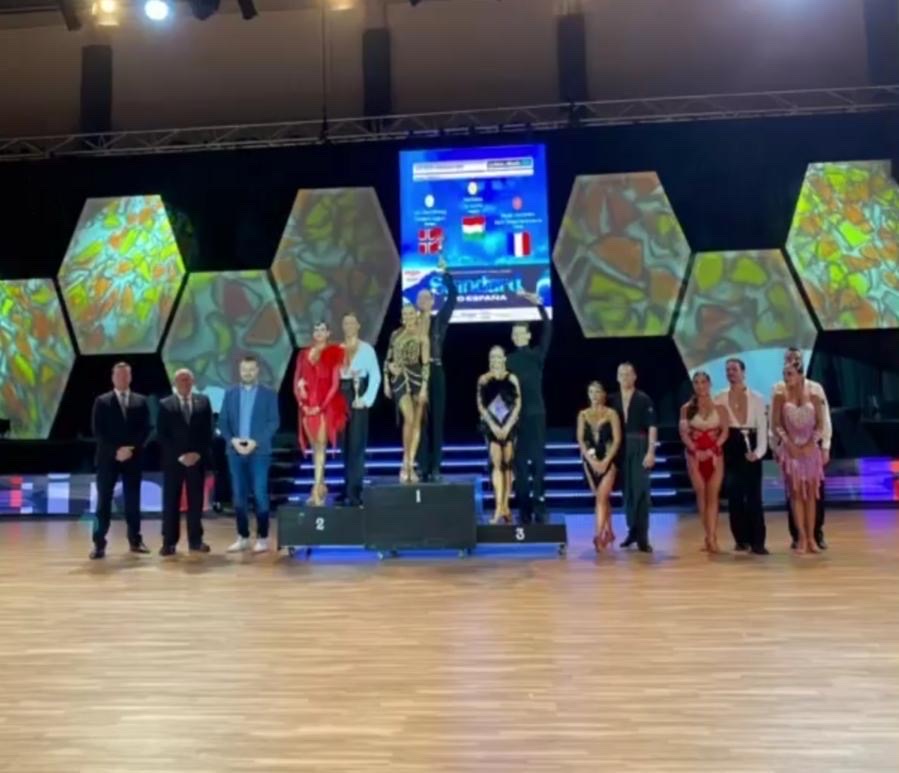 FE72CE1D-2448-42B6-A73A-095D9F096B31