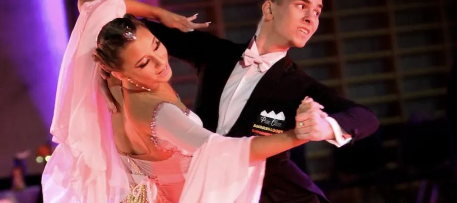 Et par danser standarddans