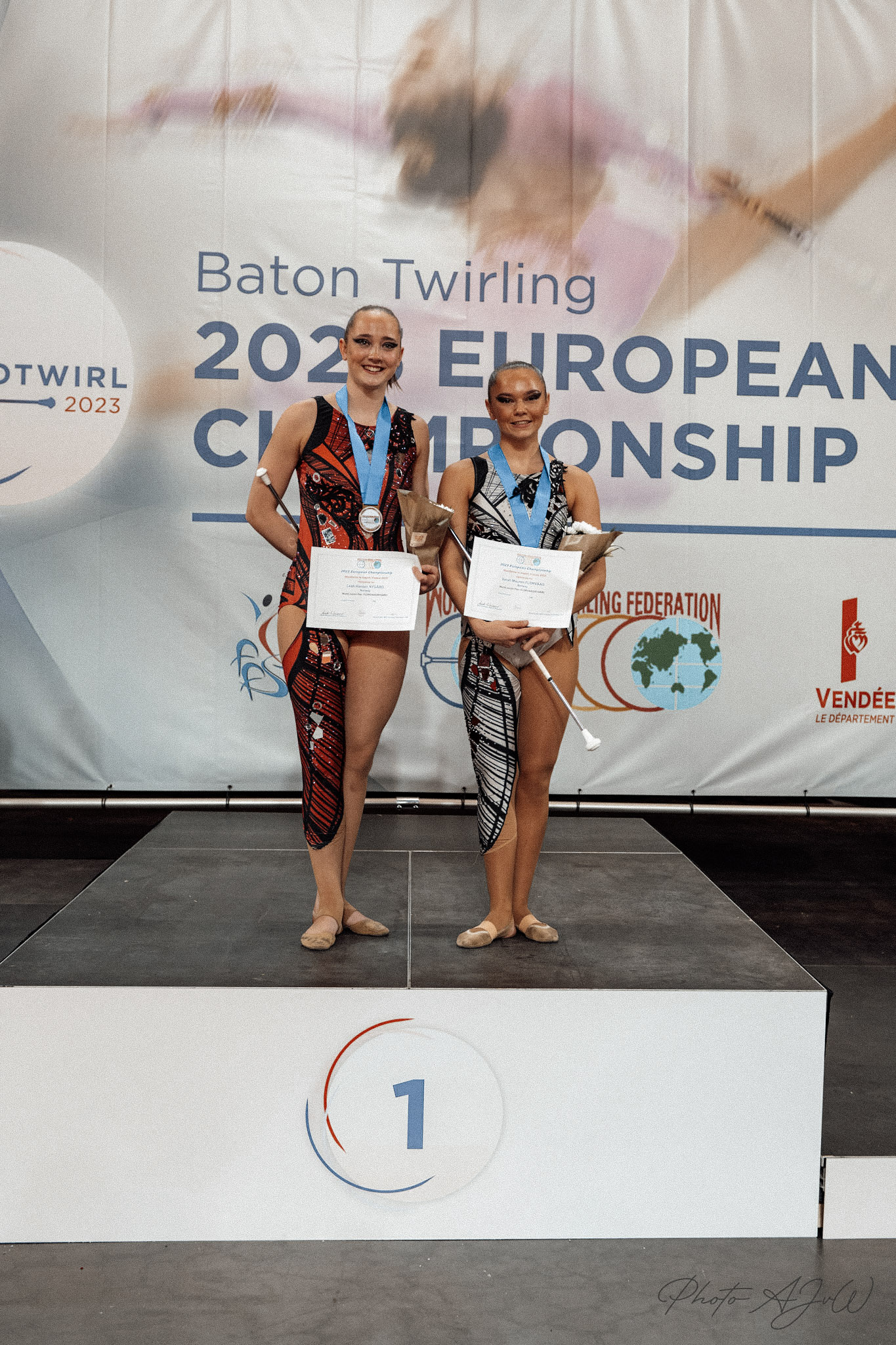 12-dd6cf31d4953ada1644b4e81b69a4ff4